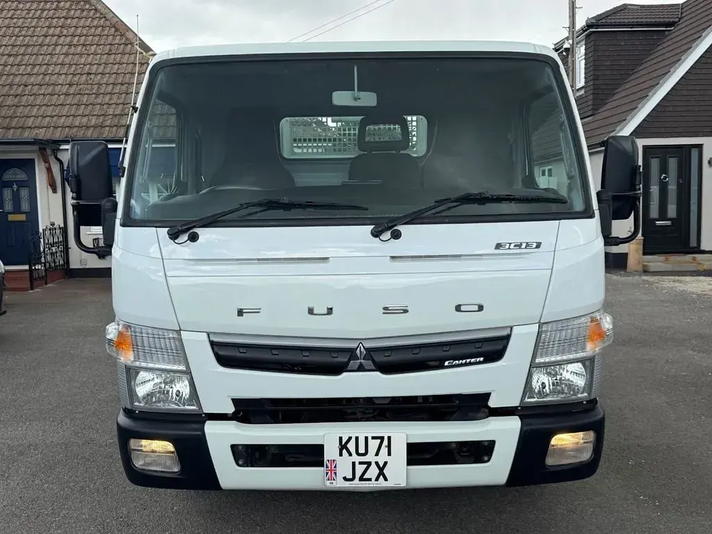 Used Mitsubishi Canter 130 HP (95 kW) 2022 White Cabriolet