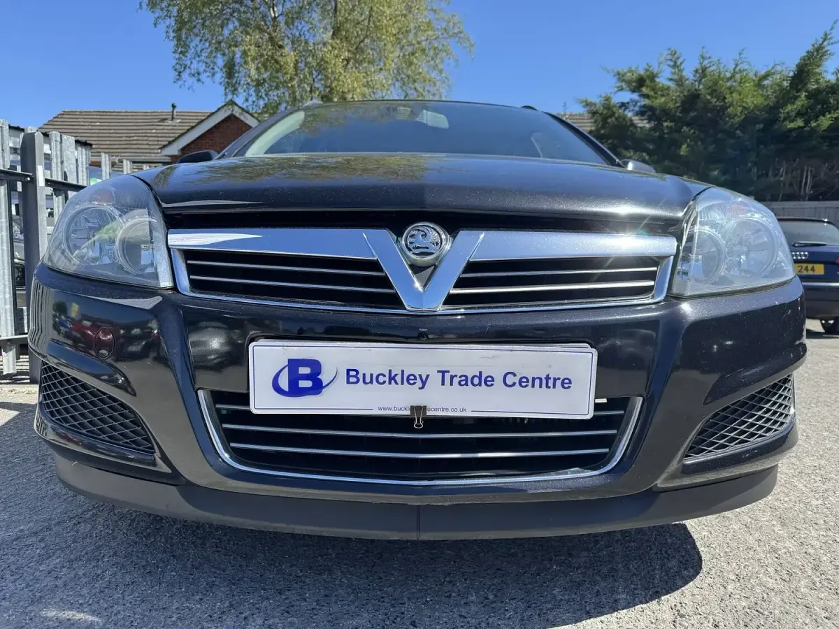 Used Vauxhall Astra Design Edition 110 HP (80 kW) 2010 Black Estate
