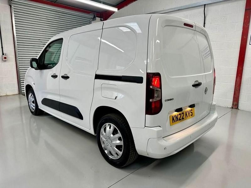 Used Vauxhall Combo Sportive 100 HP (73 kW) 2022 White MPV