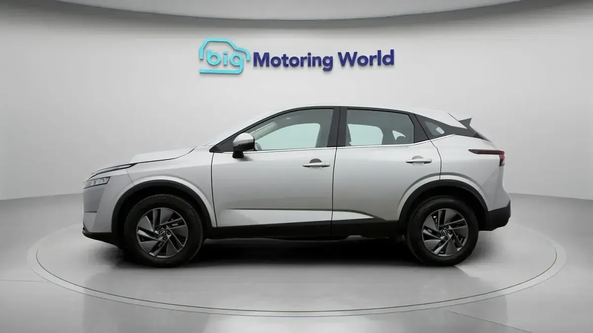 Used Nissan Qashqai Acenta Premium 140 HP (102 kW) 2023 Silver SUV