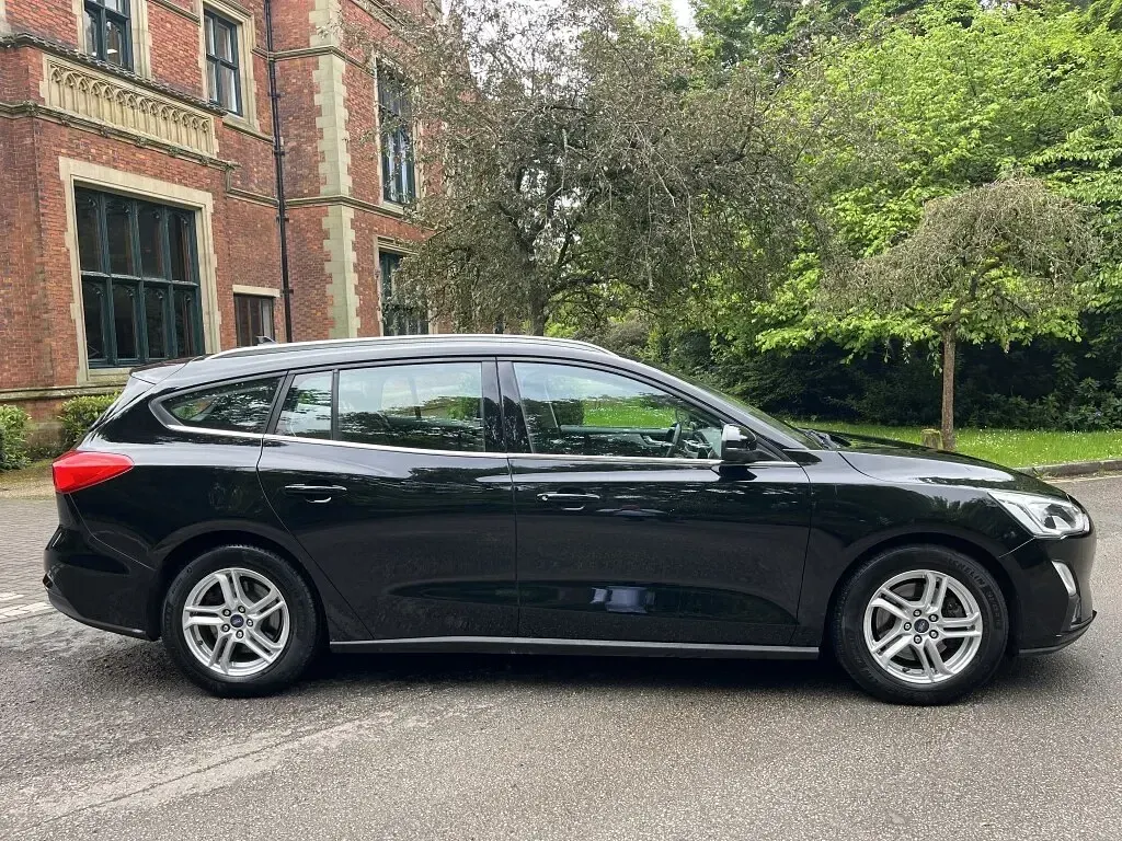 Used Ford Focus Zetec 95 HP (69 kW) 2019 Black Estate