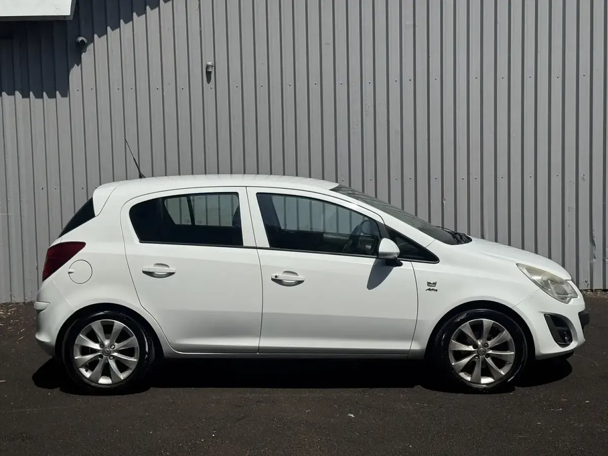 Used Vauxhall Corsa Active 2012 White Hatchback