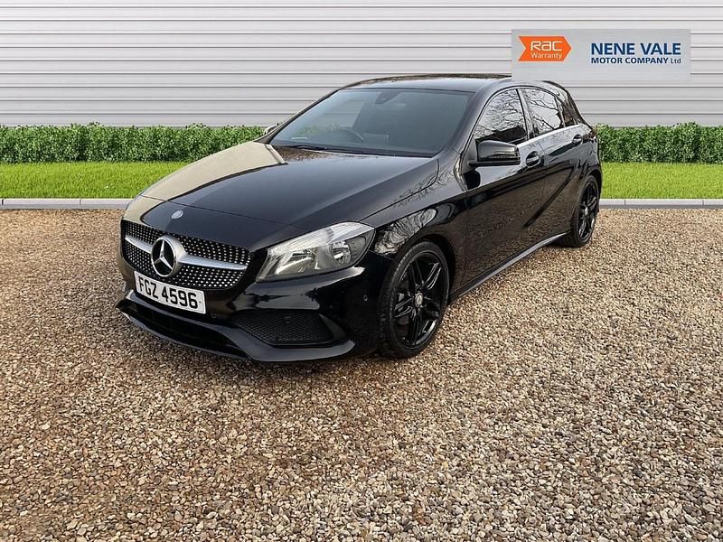 Begagnad Mercedes A180 Executive 2017 Svart Halvkombi