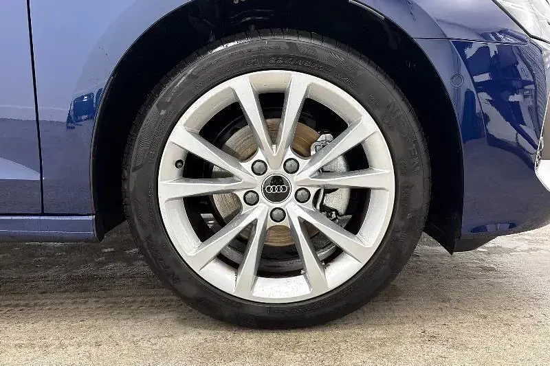 Używany Audi A3 Sport 2025 Niebieski Hatchback
