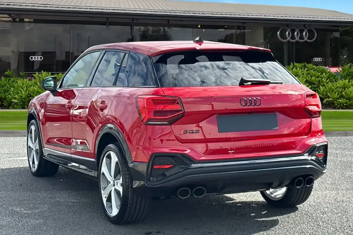 Nowe Audi SQ2 Black Edition 300 KM (220 kW) 2026 Czerwony SUV