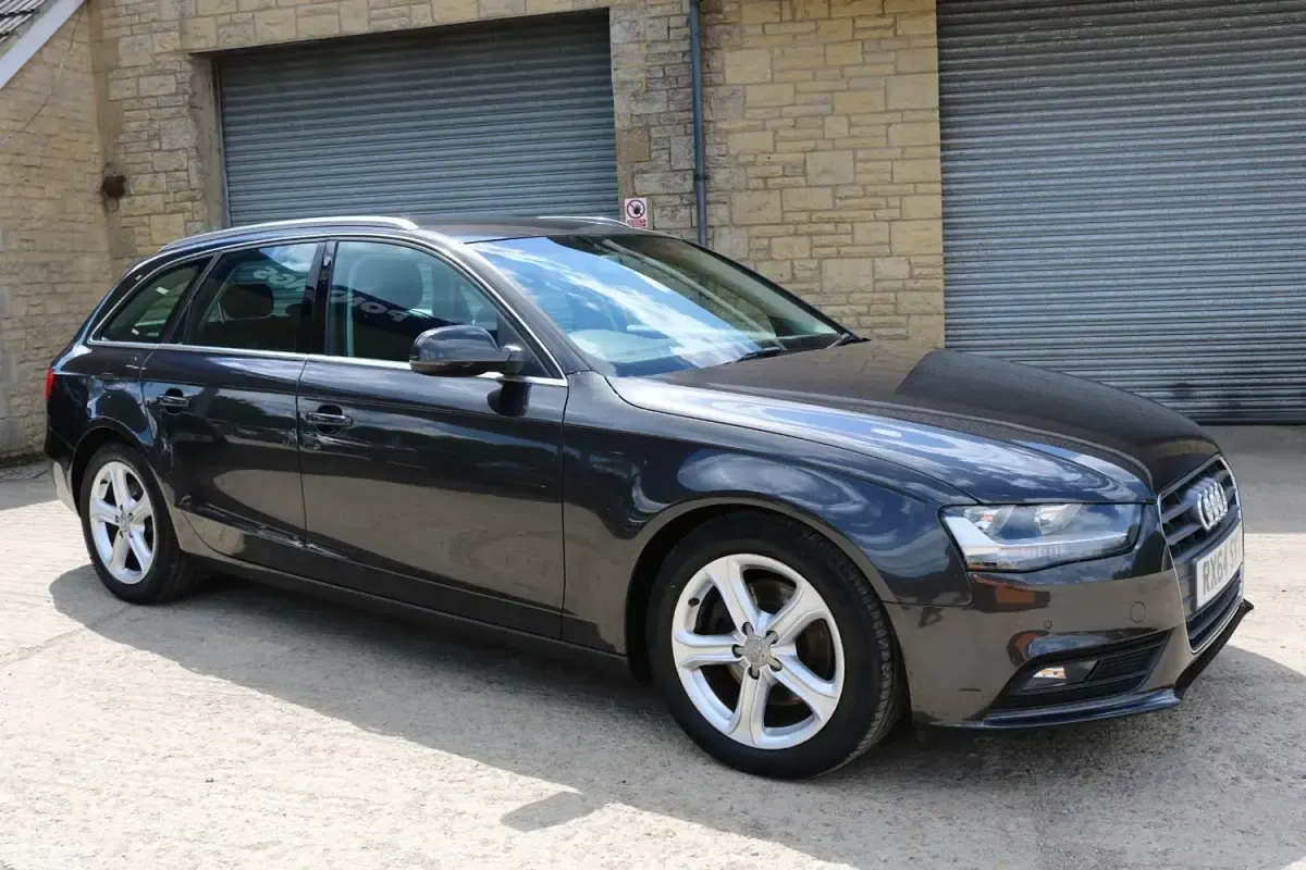 Usado Audi A4 Business 163 CV (119 kW) 2014 Gris Familiar