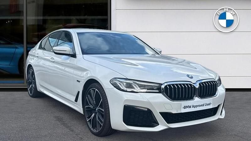 White Used 2021 BMW 545e M Sport | £29,800 (Good price) - Image 1/4