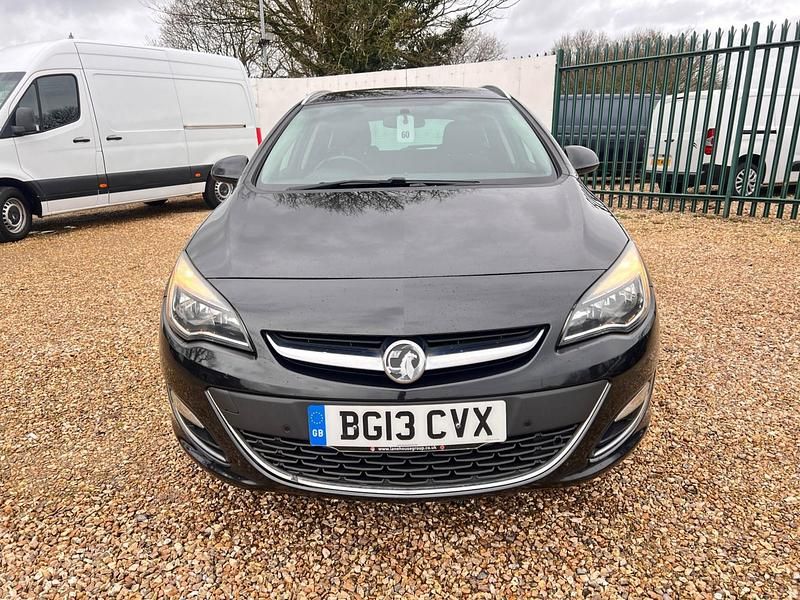 Used Vauxhall Astra SRi 165 HP (121 kW) 2013 Black Estate
