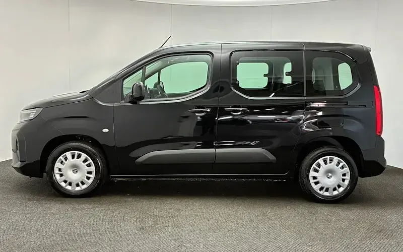 New Vauxhall Combo Design Edition 101 HP (74 kW) 2026 MPV