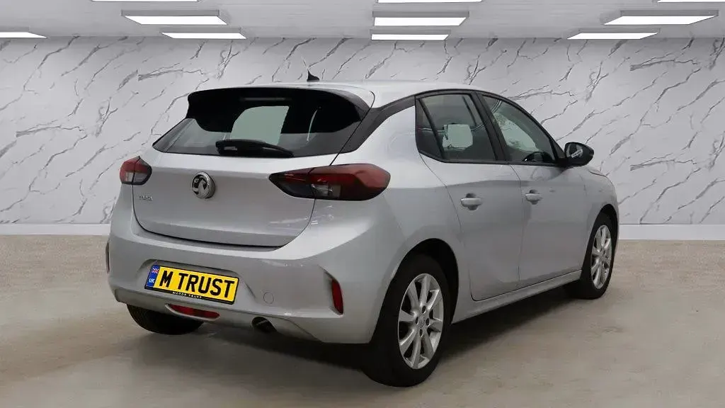 Begagnad Vauxhall Corsa Design Edition 100 HK (73 kW) 2023 Grå Halvkombi