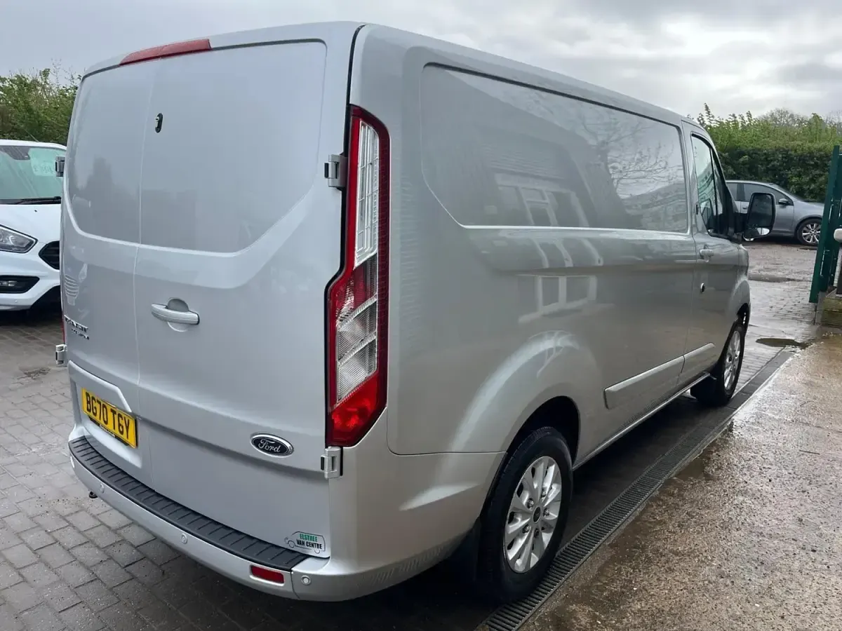 Usado Ford Transit Custom Limited 130 HP (95 kW) 2020 Prateado Van