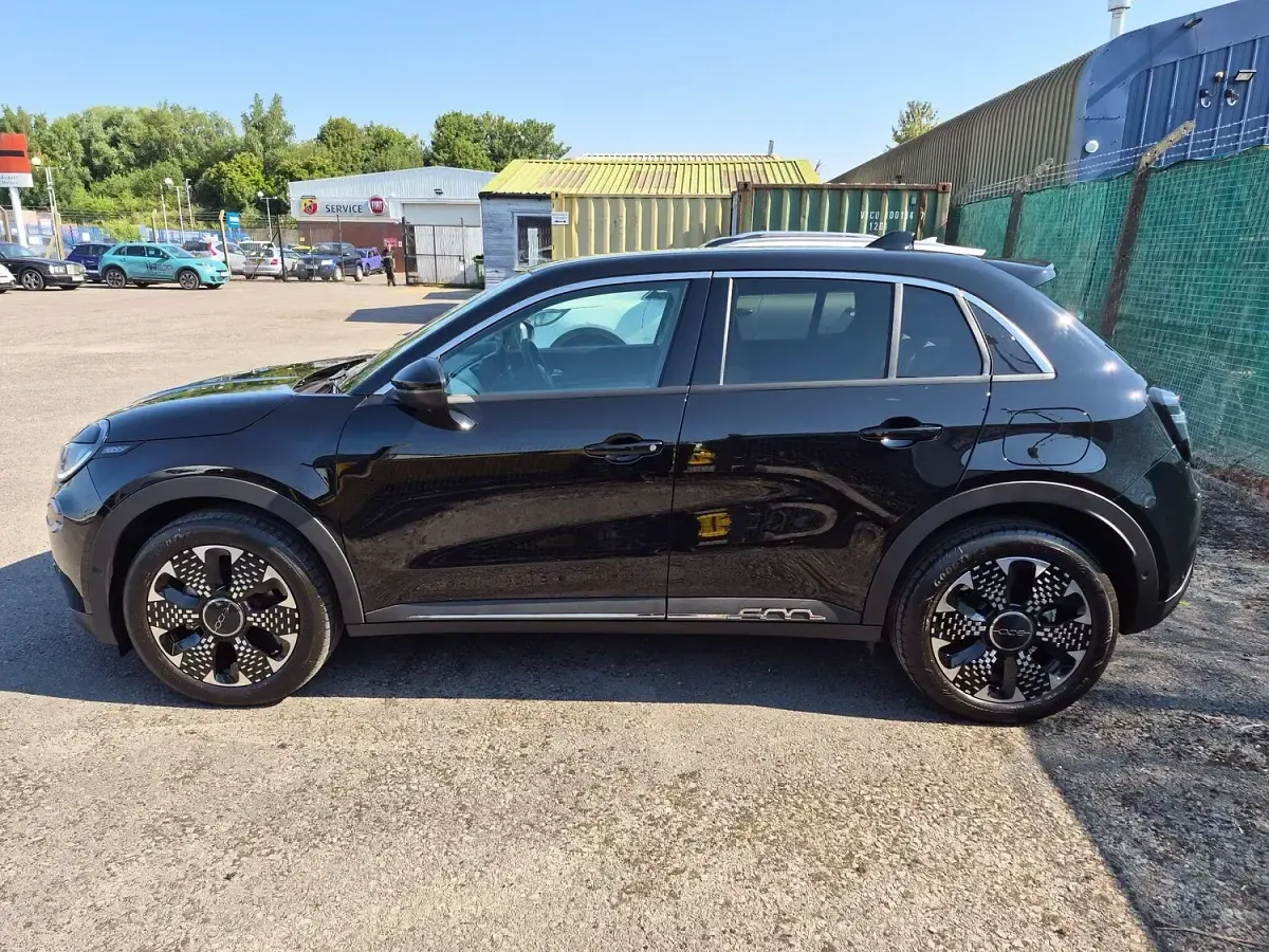 Used Fiat 600E La Prima 113 kW (154 HP) 2025 Black SUV