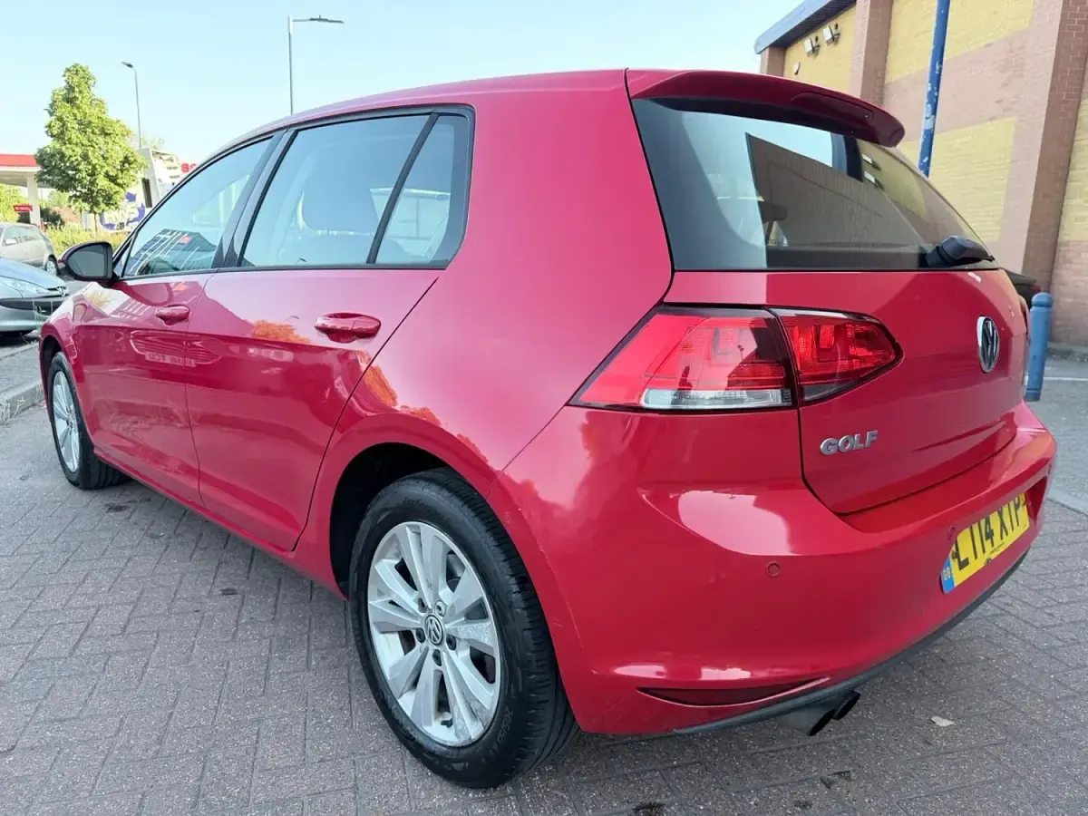 Used VW Golf VII SE 120 HP (88 kW) 2014 Red Hatchback