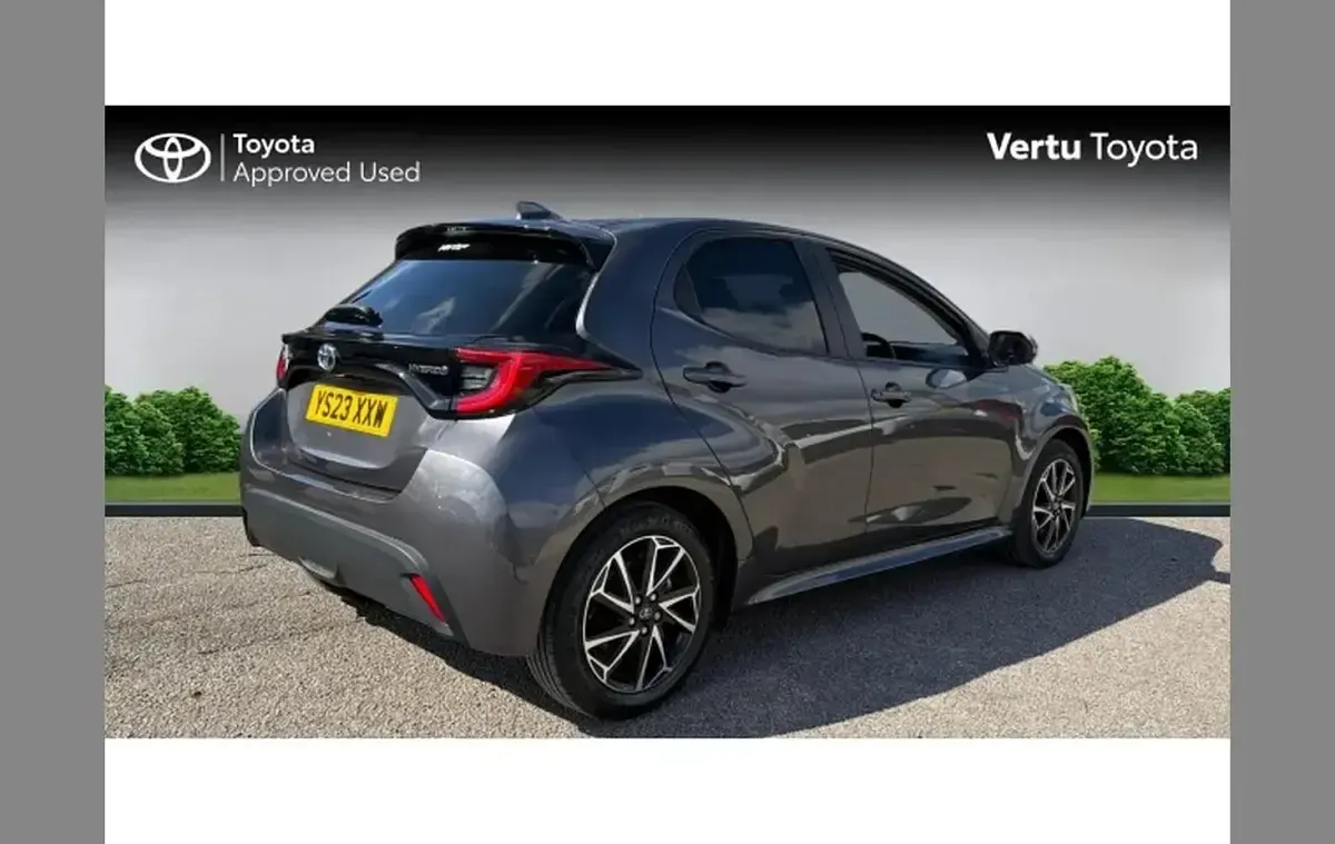 Used Toyota Yaris Hybrid Design 113 HP (83 kW) 2023 Grey Hatchback