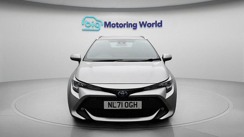 Used Toyota Corolla 122 HP (89 kW) 2021 Silver Estate