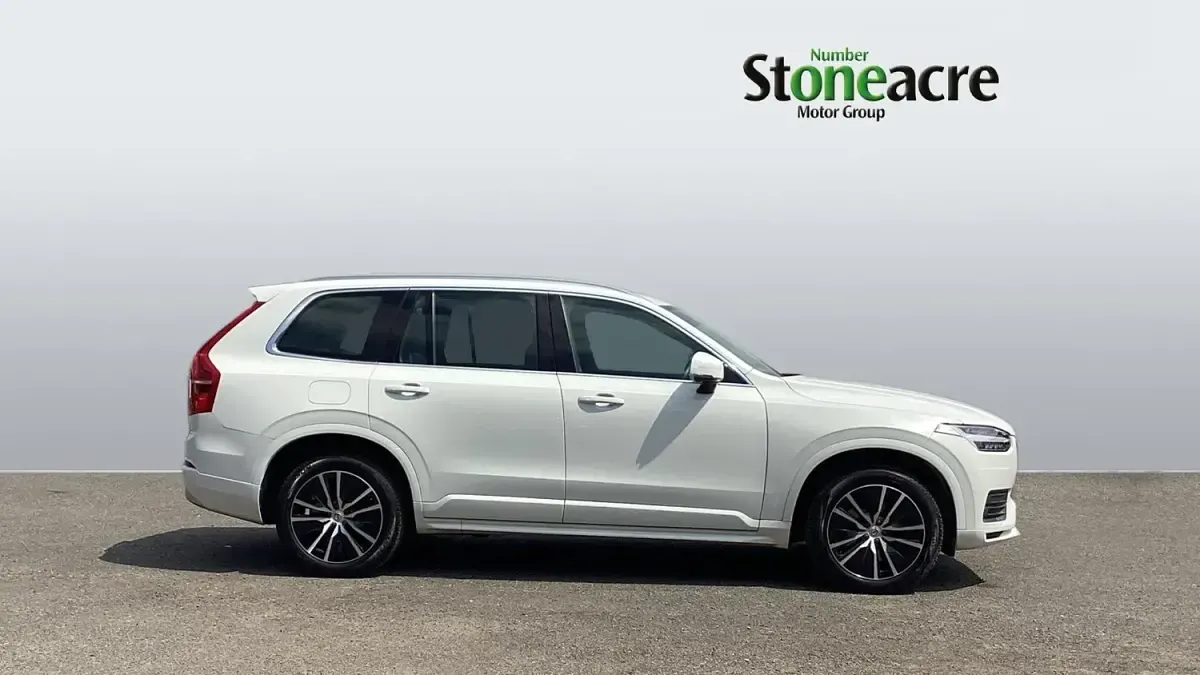 Used Volvo XC90 Momentum 235 HP (172 kW) 2021 White SUV