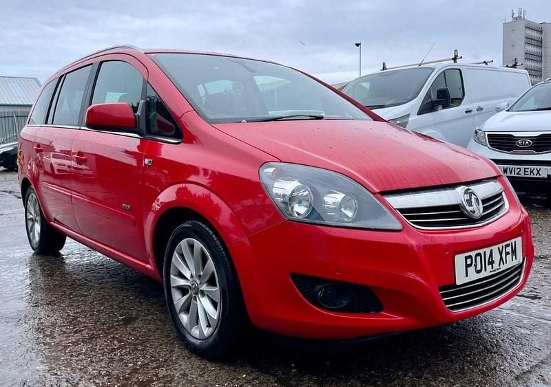 Used Vauxhall Zafira Design Edition 120 HP (88 kW) 2014 Red MPV