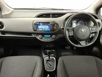 Used Toyota Yaris Hybrid 100 HP (73 kW) 2018 Grey Hatchback