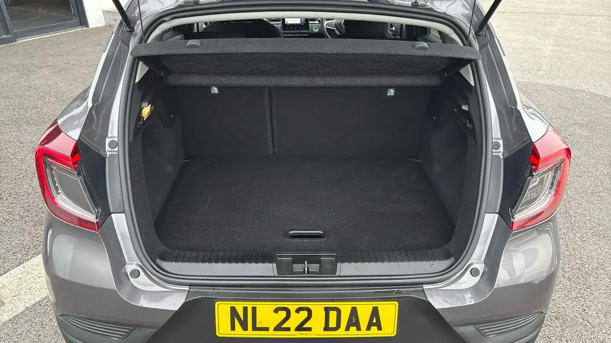 Used Renault Captur Iconic 140 HP (102 kW) 2022 Grey/black SUV