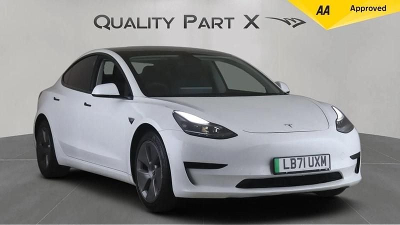 White Used 2021 Tesla Model 3 Standard Range Sedan | £15,600 (Good price) - Image 1/3