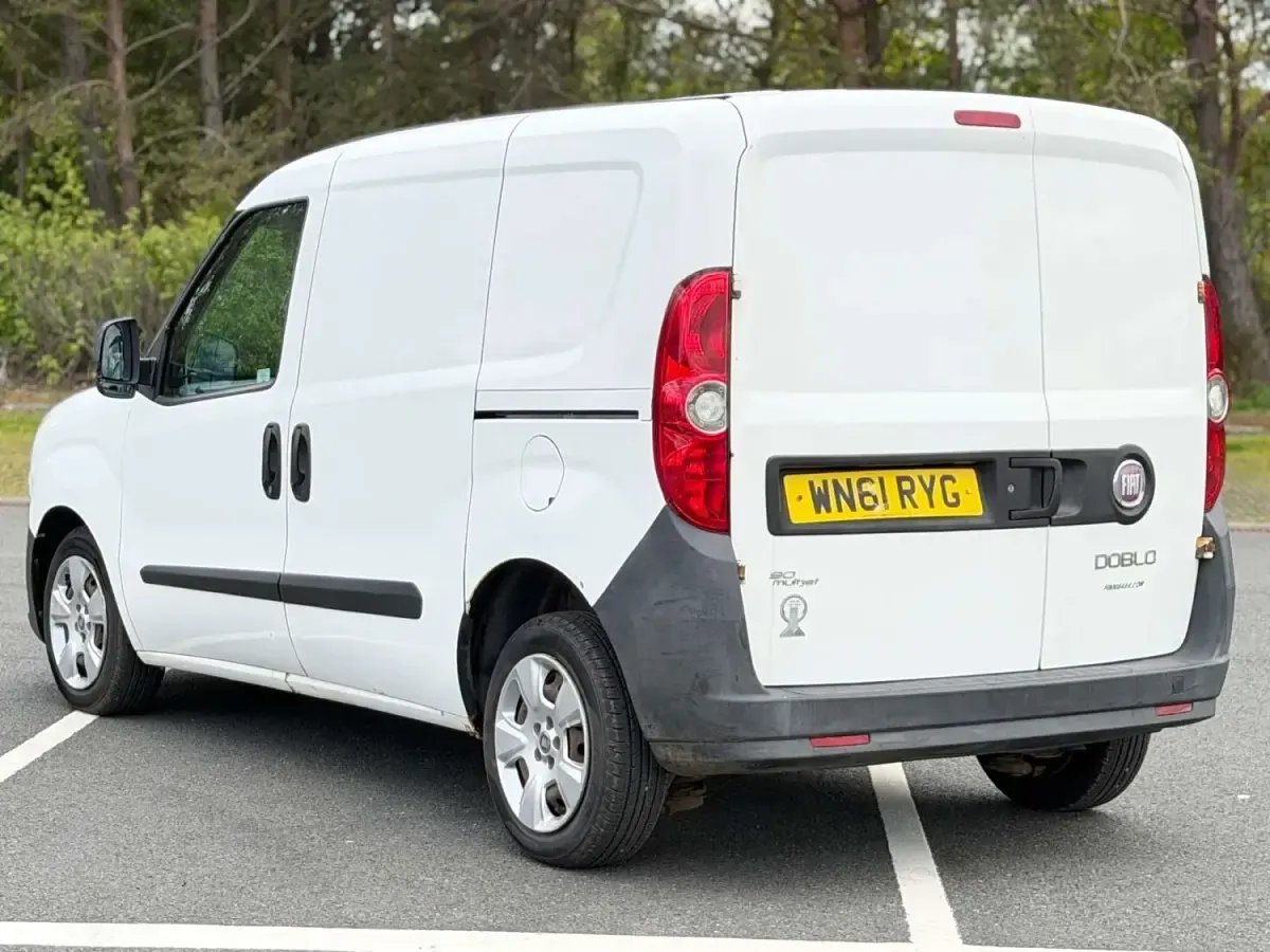 Second-hand Fiat Doblò 90 CP (66 kW) 2011 Alb Monovolum