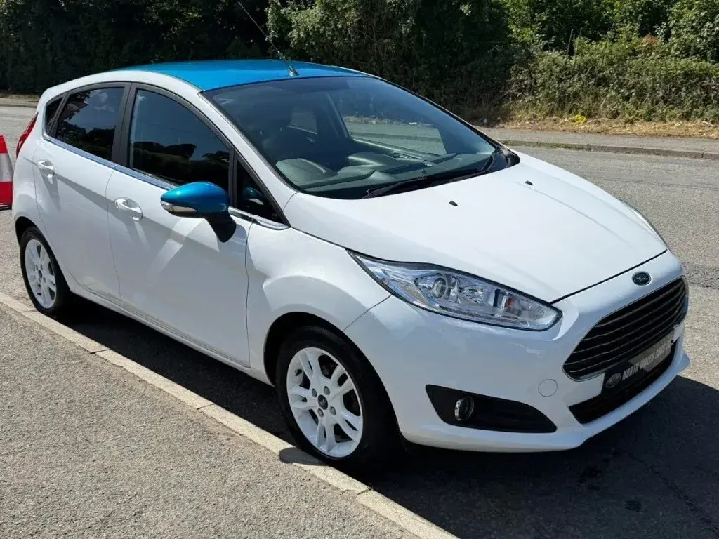 Used Ford Fiesta Zetec 82 HP (60 kW) 2017 White Hatchback