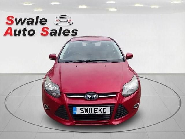 Used Ford Focus Zetec 115 HP (84 kW) 2011 Red Hatchback