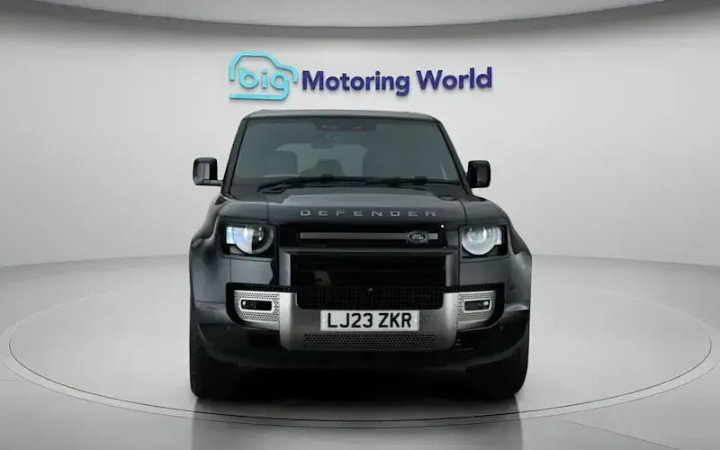 Used Land Rover Defender SE Dynamic 404 HP (297 kW) 2023 Black SUV