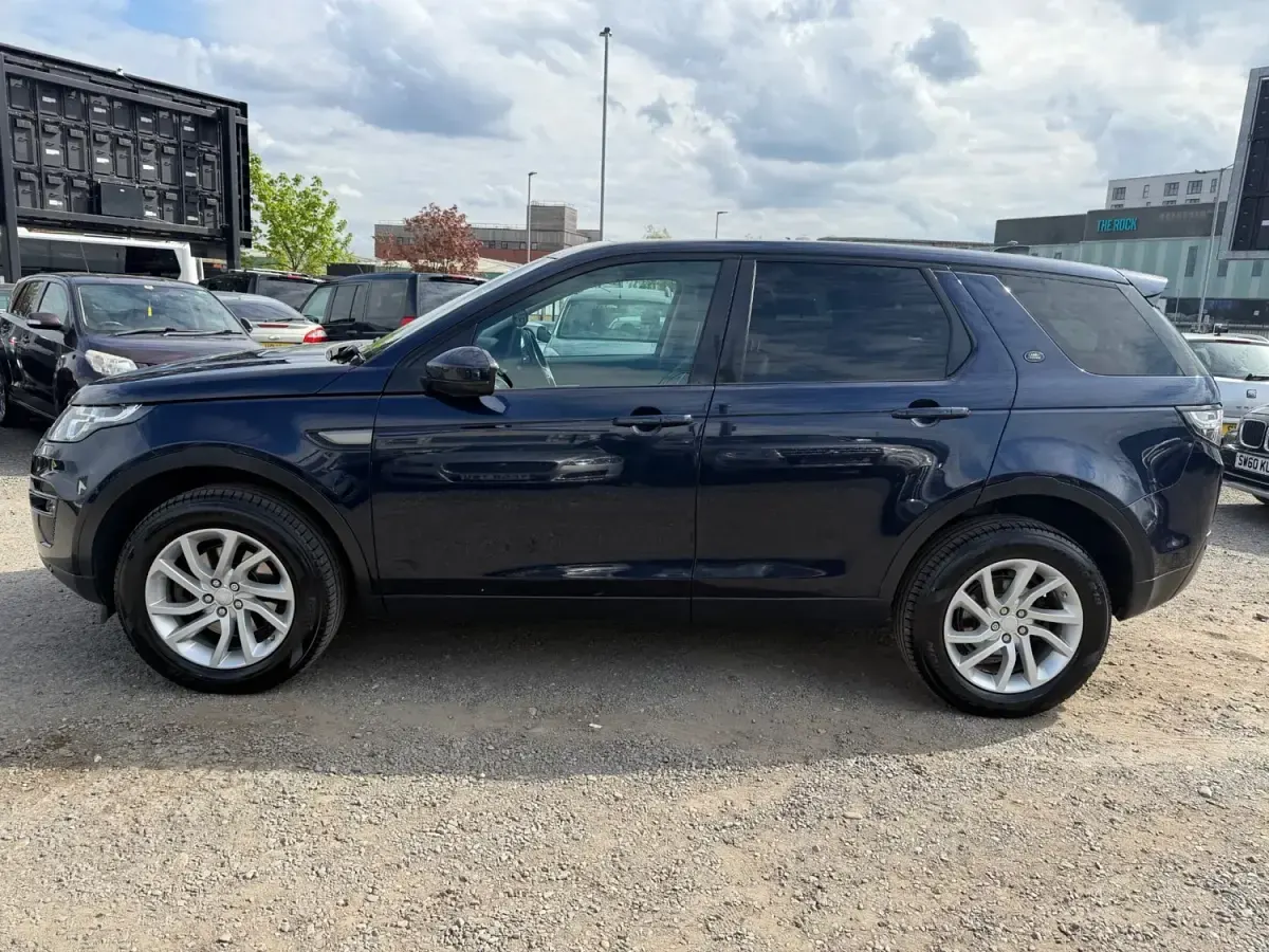 Second-hand Land Rover Discovery Sport SE 180 CP (132 kW) 2017 Albastru SUV