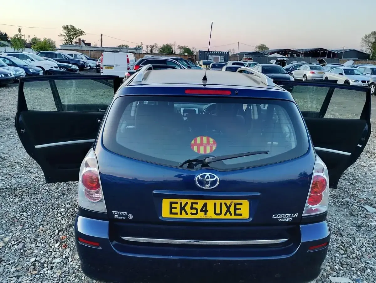 Used Toyota Corolla Verso 129 HP (94 kW) 2004 Blue MPV