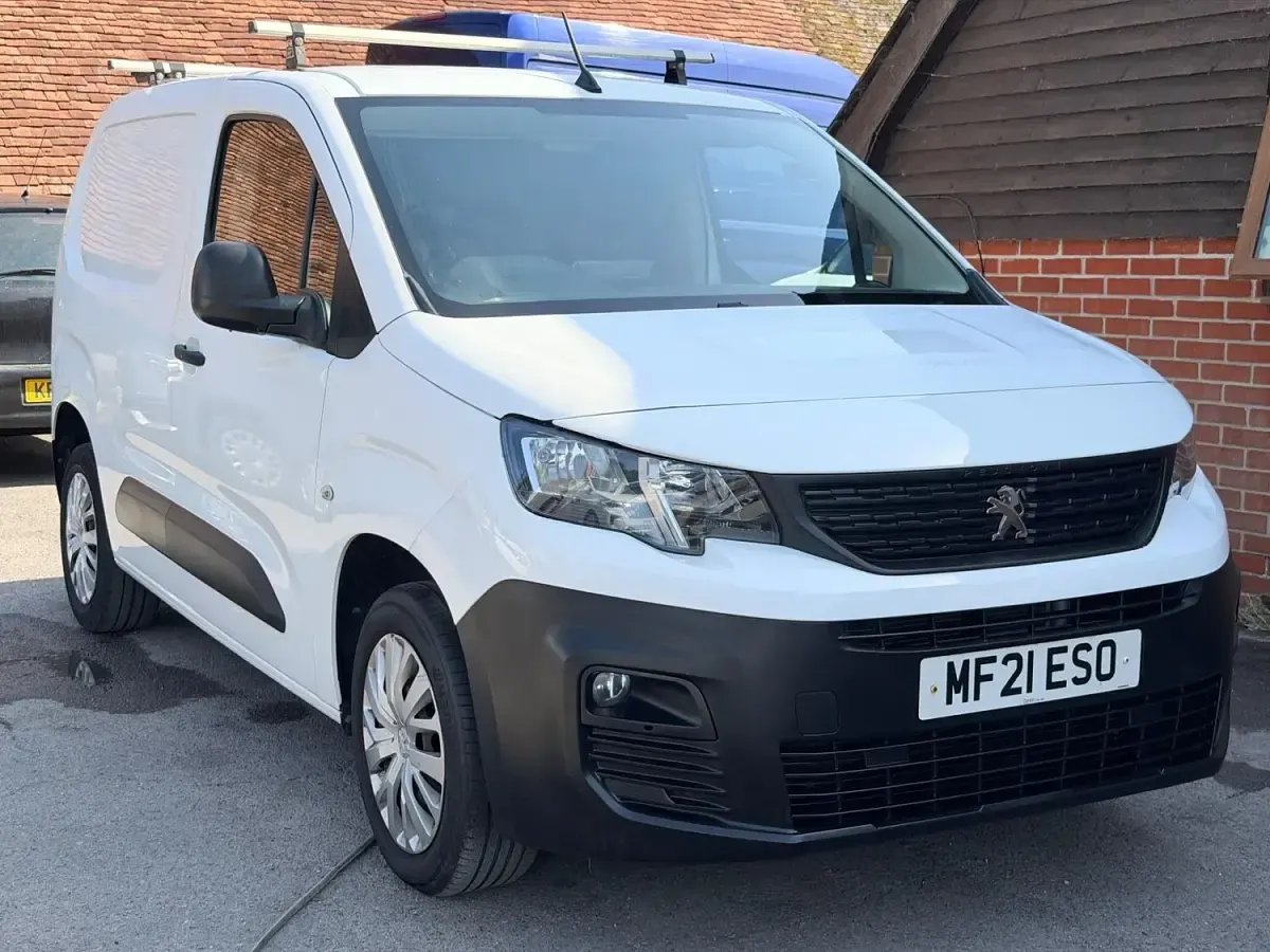 Used Peugeot Partner 131 HP (96 kW) 2021 White MPV