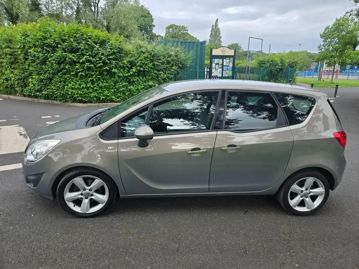 Used Vauxhall Meriva 2013 Brown MPV