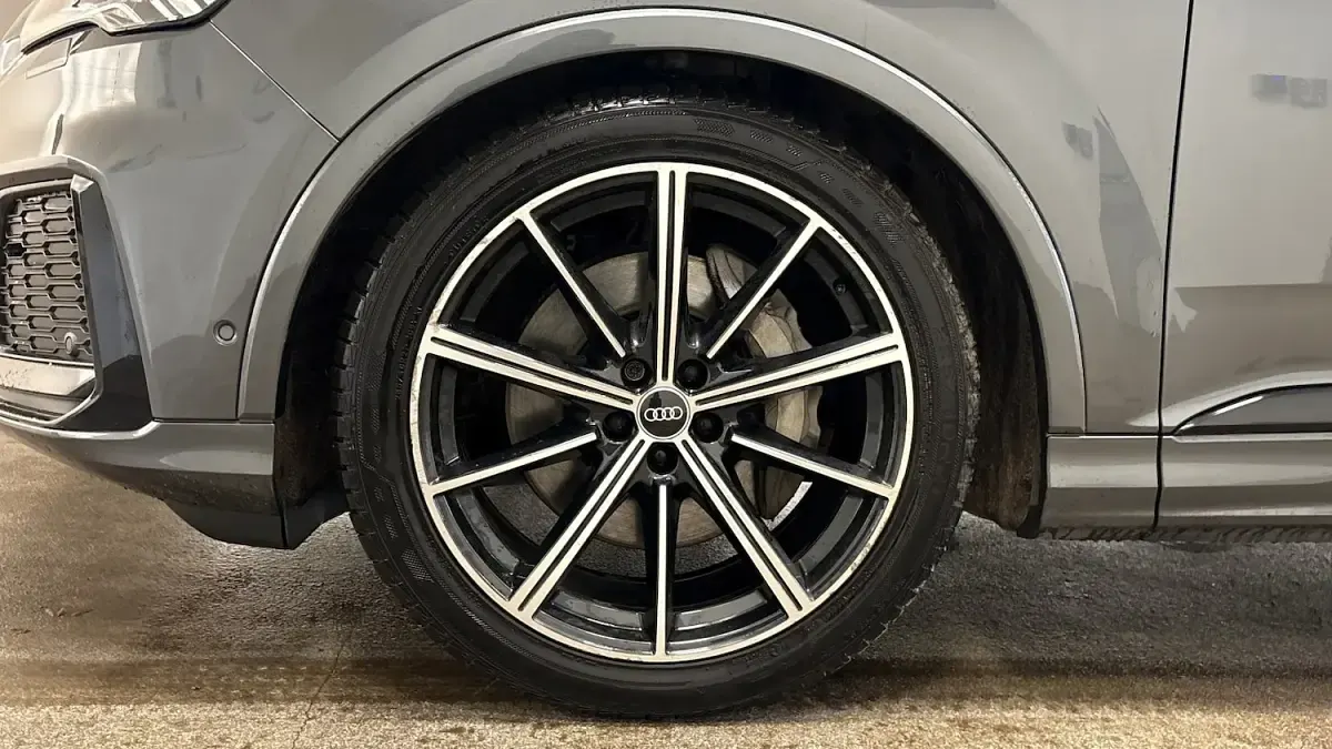 Used Audi Q7 Black Edition 286 HP (210 kW) 2021 Grey SUV