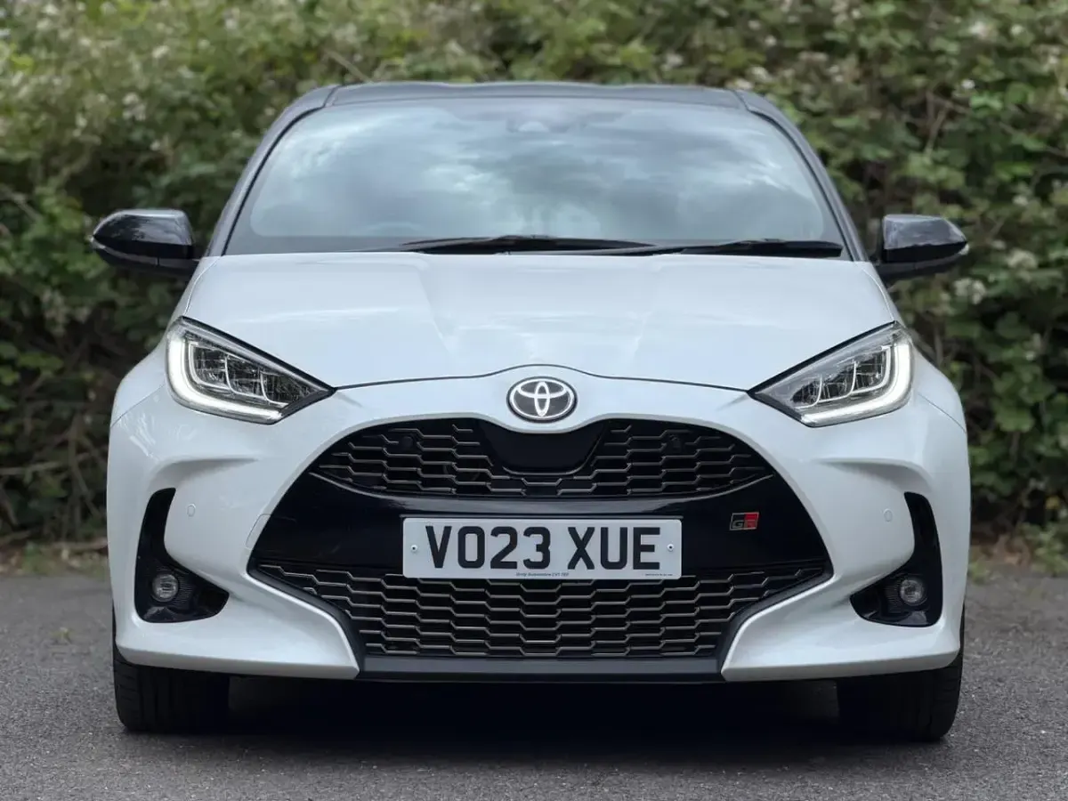 Used Toyota Yaris Sport 114 HP (83 kW) 2023 White Hatchback