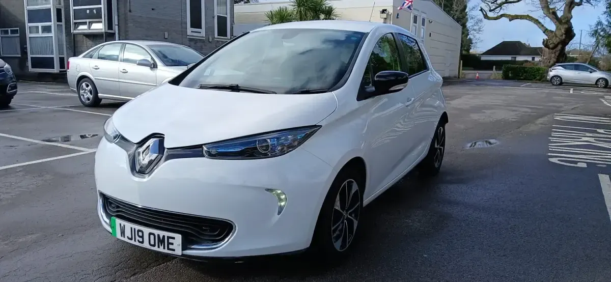 Used Renault Zoe Dynamique 80 kW (109 HP) 2019 White Hatchback