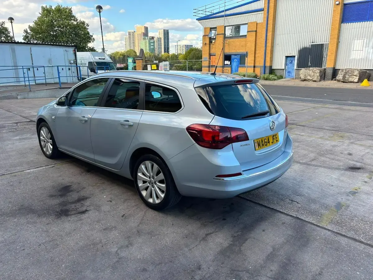 Used Vauxhall Astra Elite 2014 Silver Estate