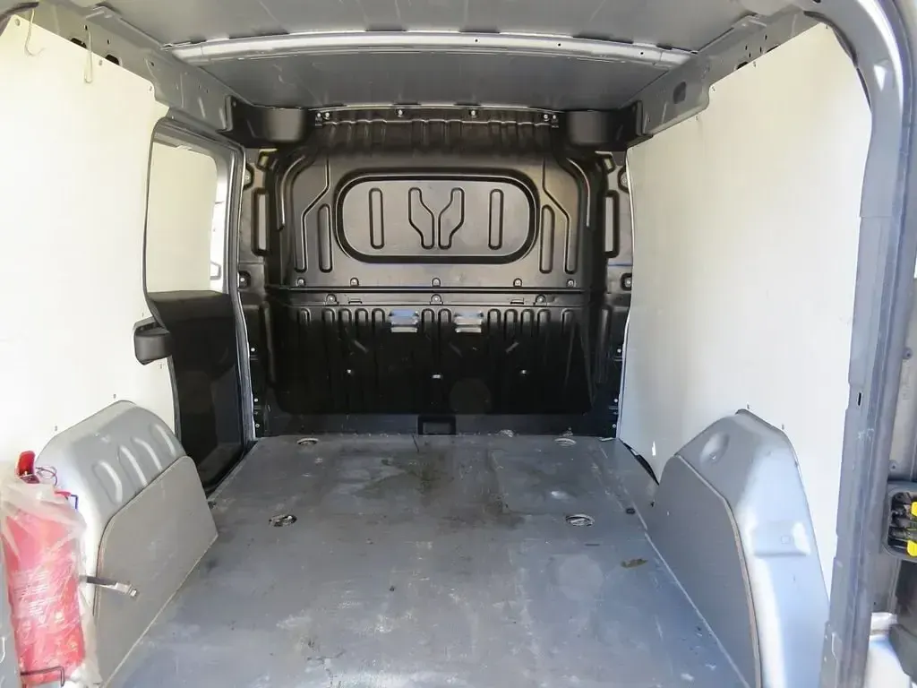 Używany Vauxhall Combo 2018 Srebrny Minivan
