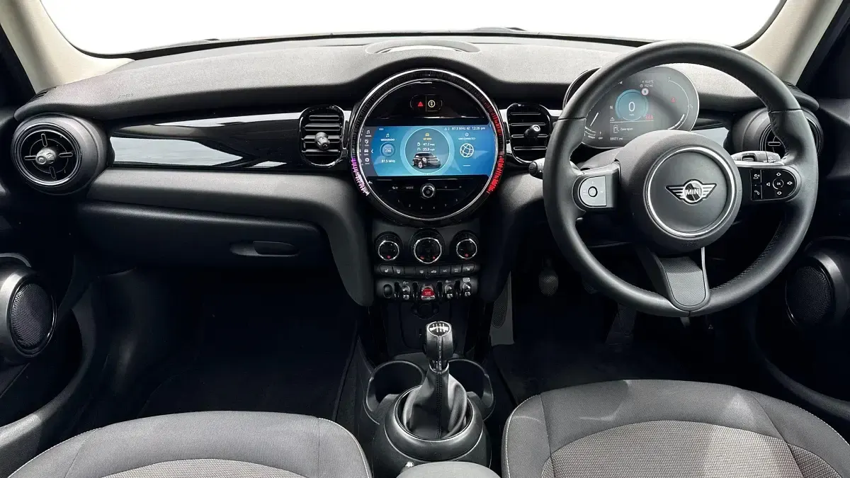 Used Mini Cooper Classic 134 HP (98 kW) 2023 Blue Hatchback