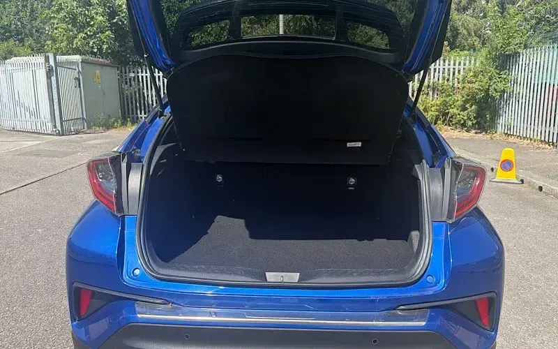 Used Toyota C-HR 122 HP (89 kW) 2018 Blue SUV