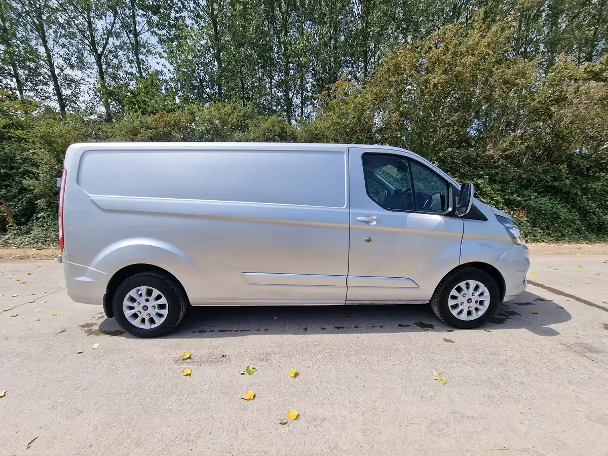Used Ford Transit Custom Limited 130 HP (95 kW) 2019 Silver Van
