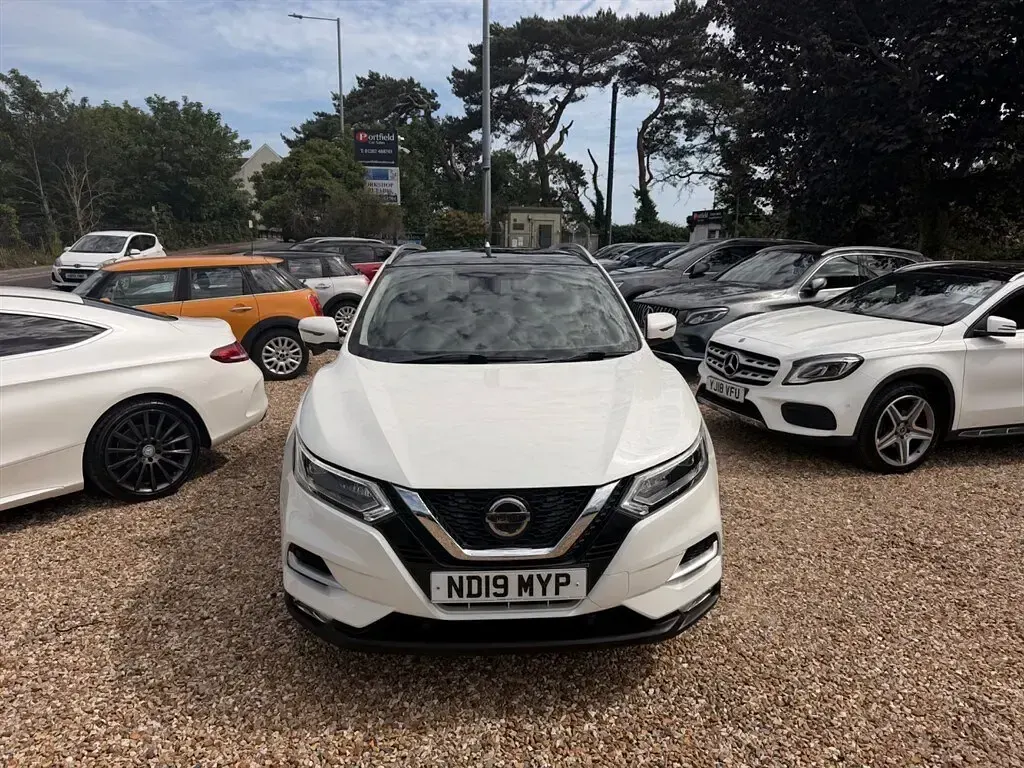 Used Nissan Qashqai Tekna 2019 White SUV