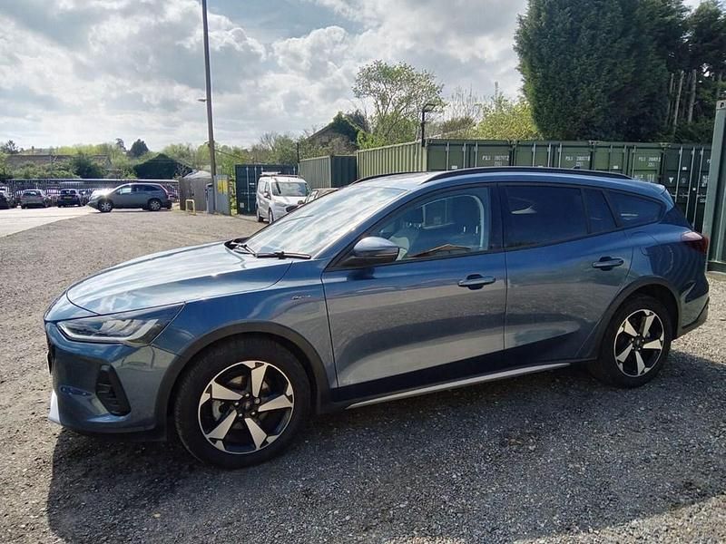 Used Ford Focus Active 120 HP (88 kW) 2022 Blue Estate