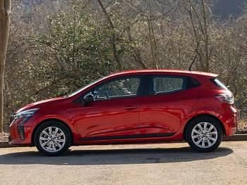 Used Renault Clio V Evolution 143 HP (105 kW) 2024 Red Hatchback