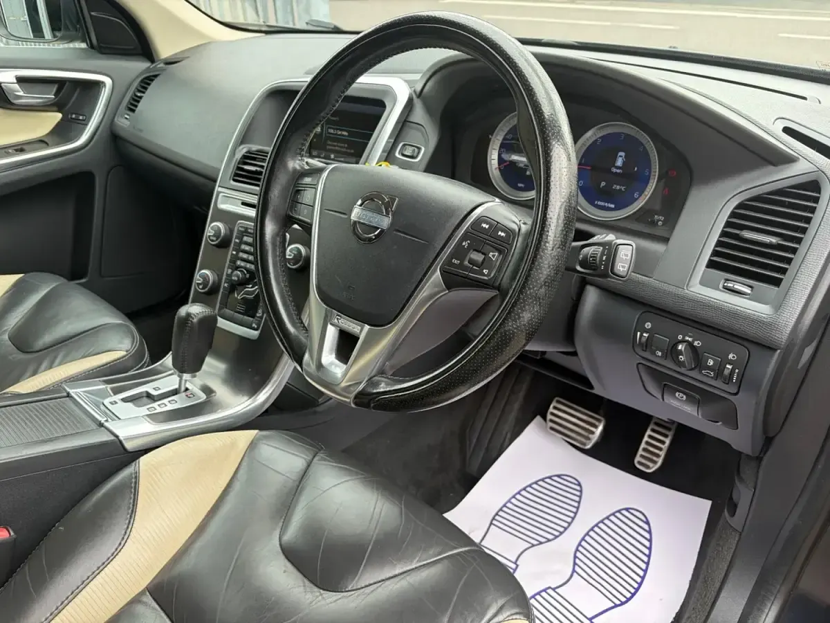 Used Volvo XC60 R-Design 163 HP (119 kW) 2012 Grey SUV