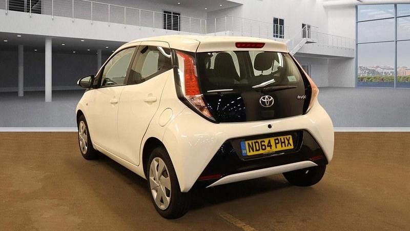 Begagnad Toyota Aygo X-play 2015 Vit Halvkombi