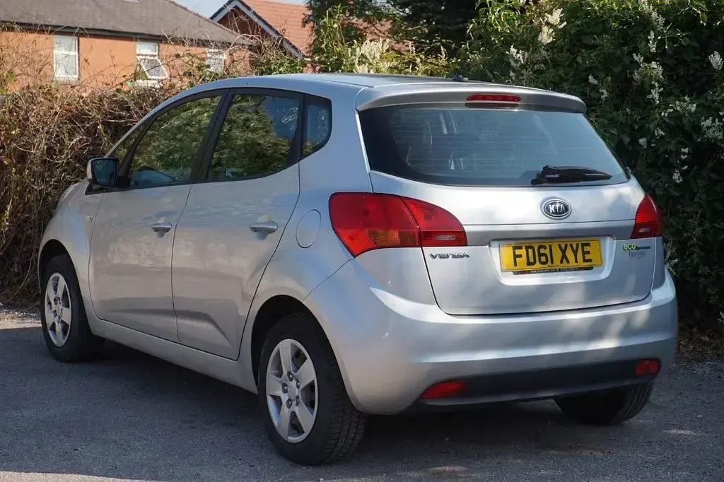 Used Kia Venga 89 HP (65 kW) 2012 Silver Hatchback