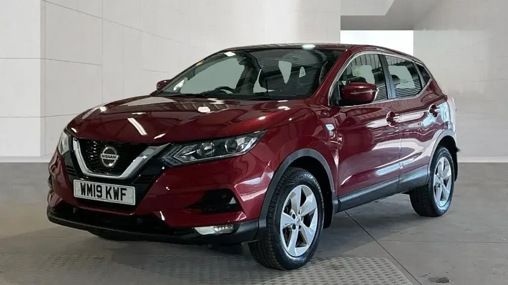 Used Nissan Qashqai Acenta Premium 140 HP (102 kW) 2019 Red SUV