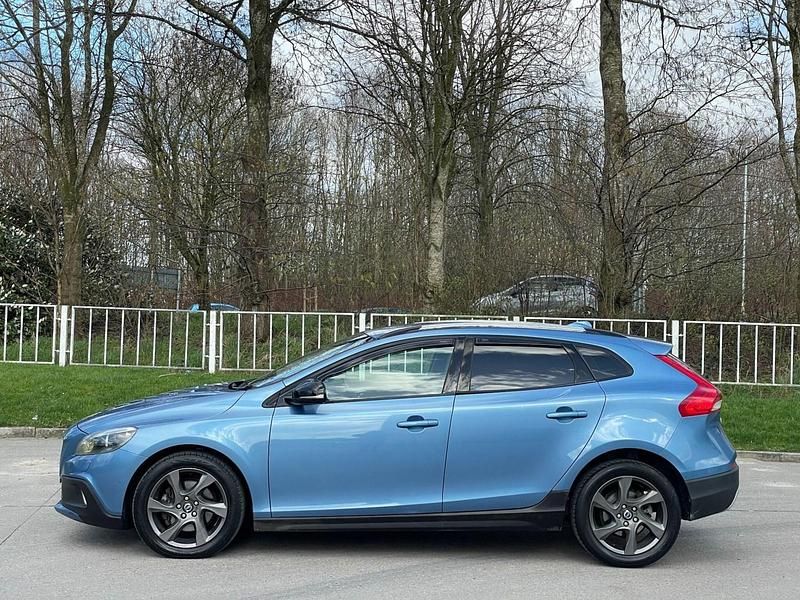 Used Volvo V40 2015 Blue Hatchback
