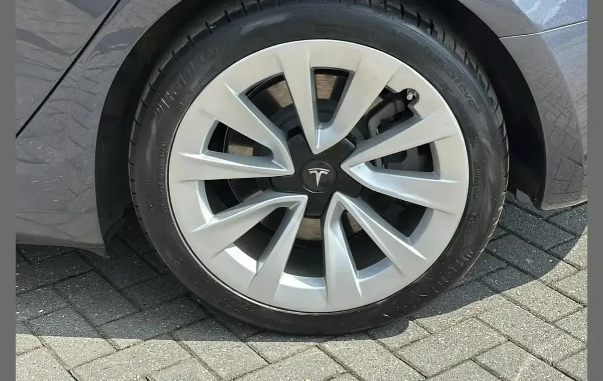 Usado Tesla Model 3 Long Range AWD 366 kW (498 HP) 2023 Cinzento Sedan
