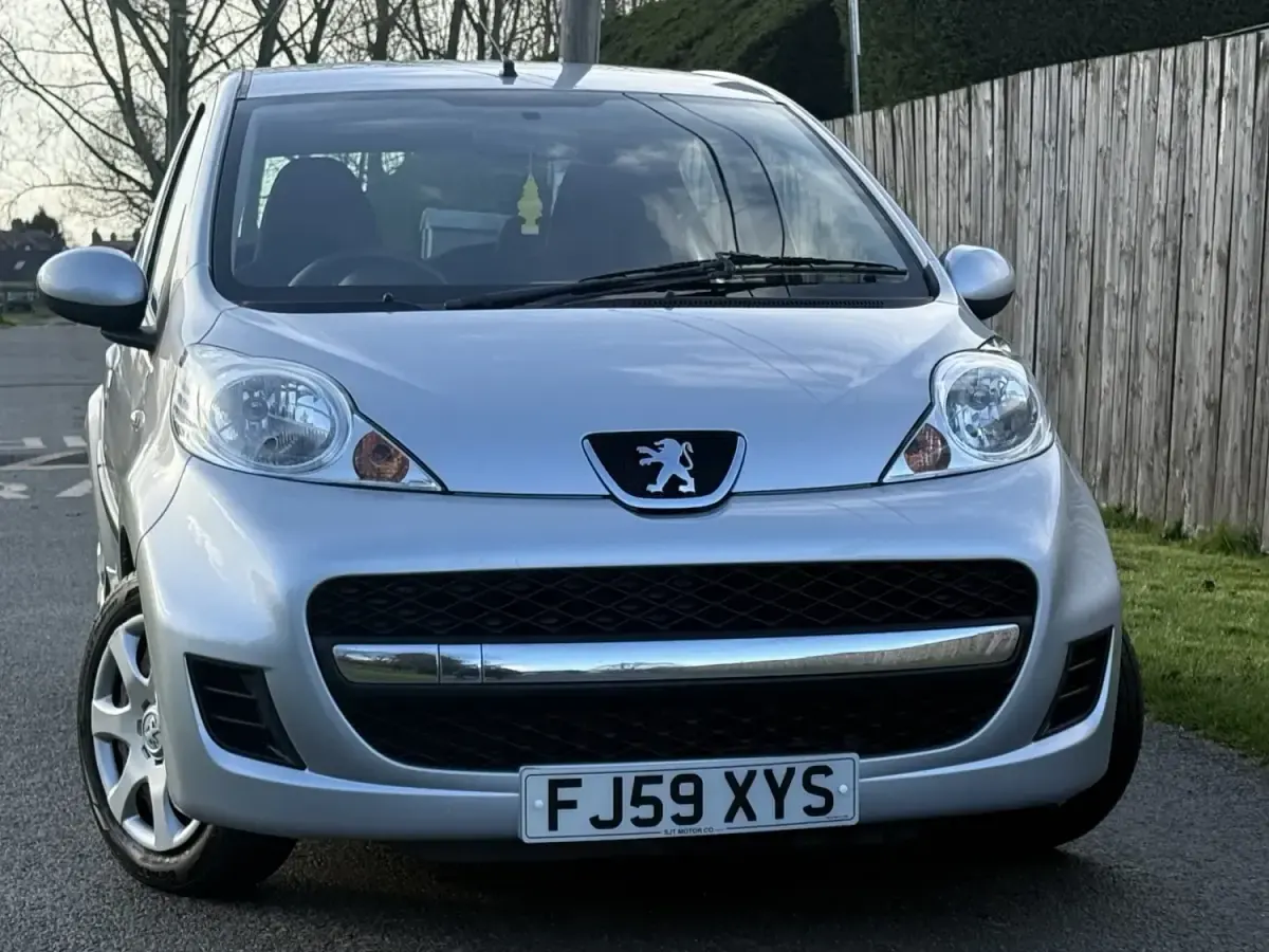 Używany Peugeot 107 68 KM (50 kW) 2011 Szary Hatchback